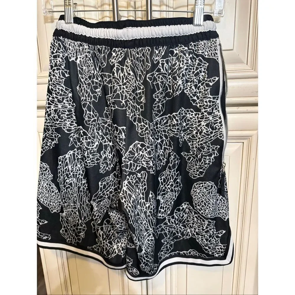 Nike Youth Loose Fit Dri-FIT DNA Seasonal Basketball Shorts Black White Small